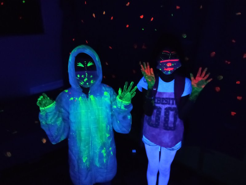 Kids un the playful art instalation. 