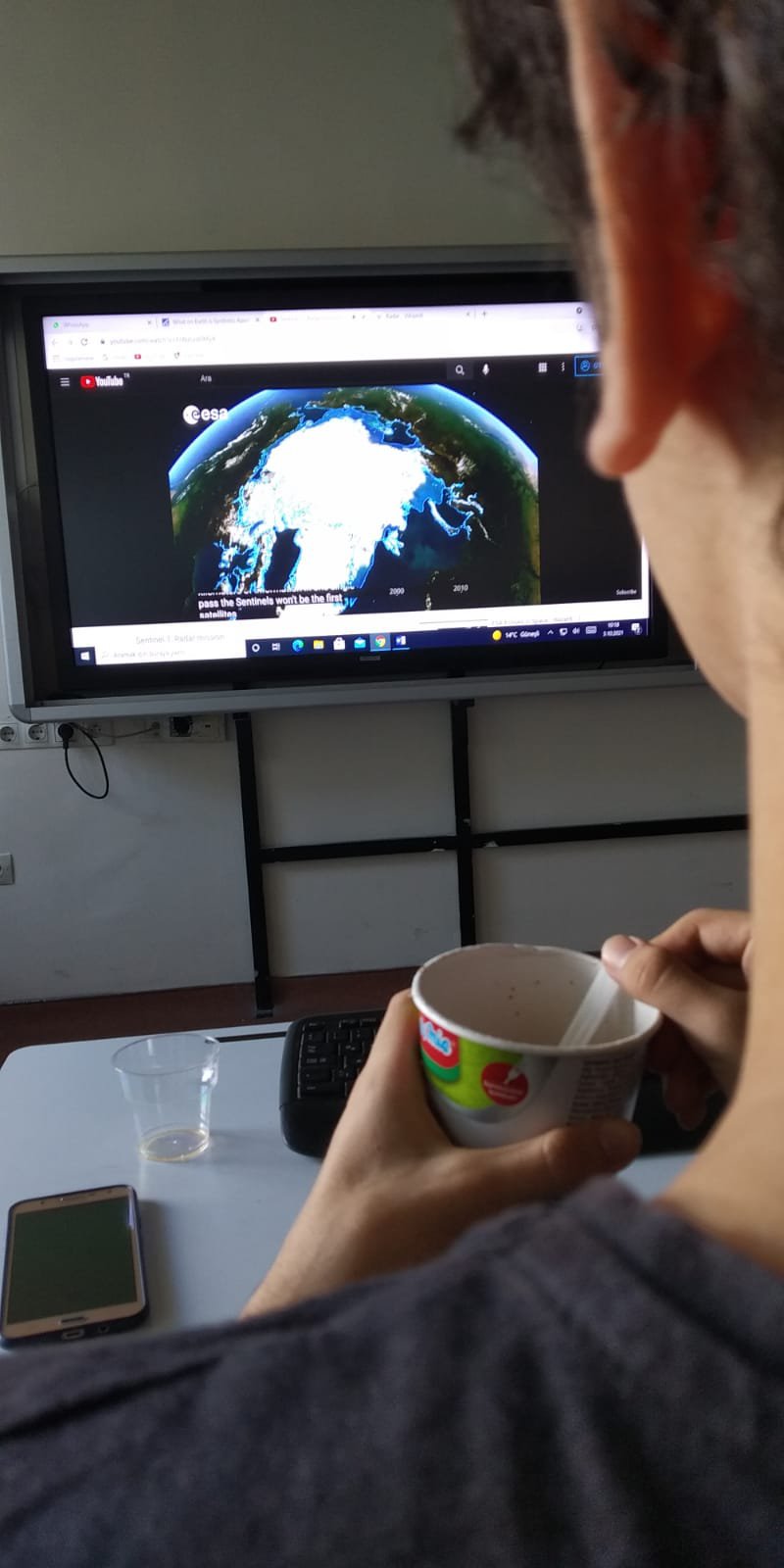 You can't work on an empty stomach, can you?